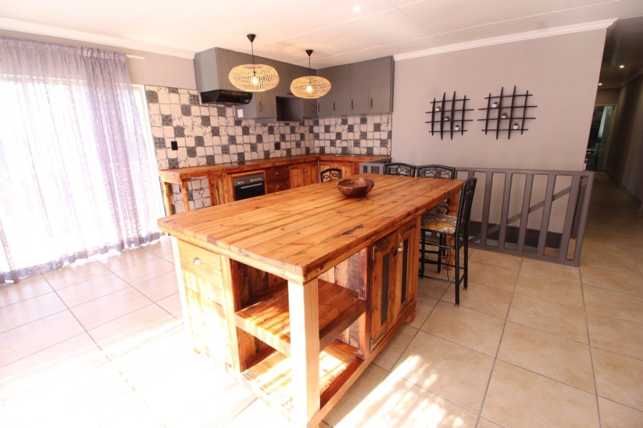 6 Bedroom Property for Sale in Doringkruin North West